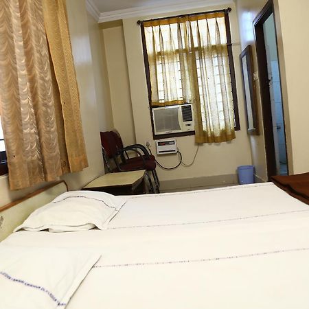 Sri Sai Krishna Deluxe Lodge Haiderabad Buitenkant foto