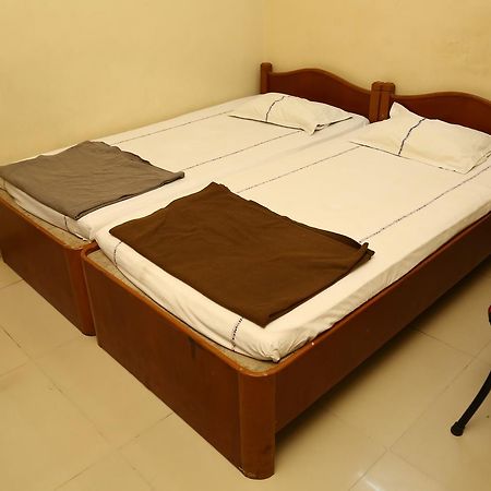 Sri Sai Krishna Deluxe Lodge Haiderabad Buitenkant foto