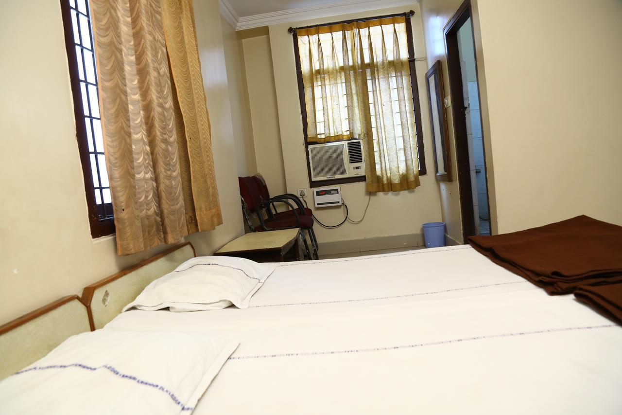 Sri Sai Krishna Deluxe Lodge Haiderabad Buitenkant foto