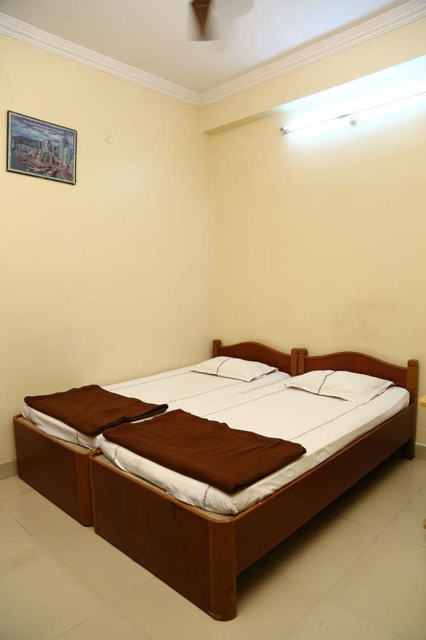 Sri Sai Krishna Deluxe Lodge Haiderabad Buitenkant foto
