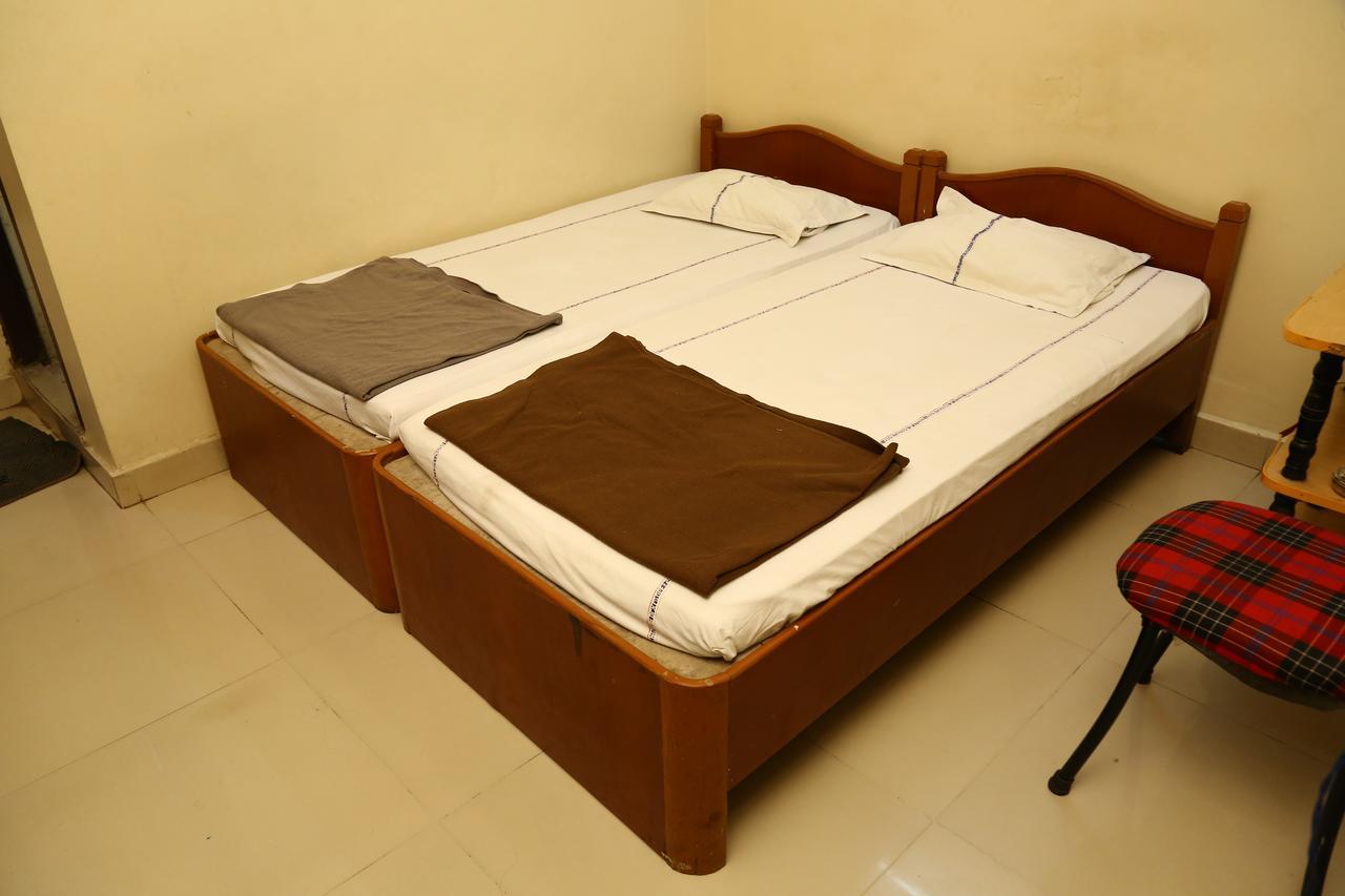 Sri Sai Krishna Deluxe Lodge Haiderabad Buitenkant foto