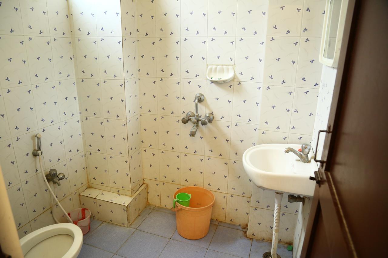 Sri Sai Krishna Deluxe Lodge Haiderabad Buitenkant foto