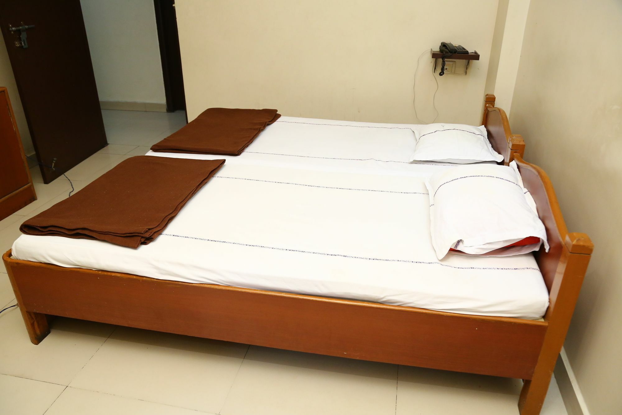 Sri Sai Krishna Deluxe Lodge Haiderabad Buitenkant foto